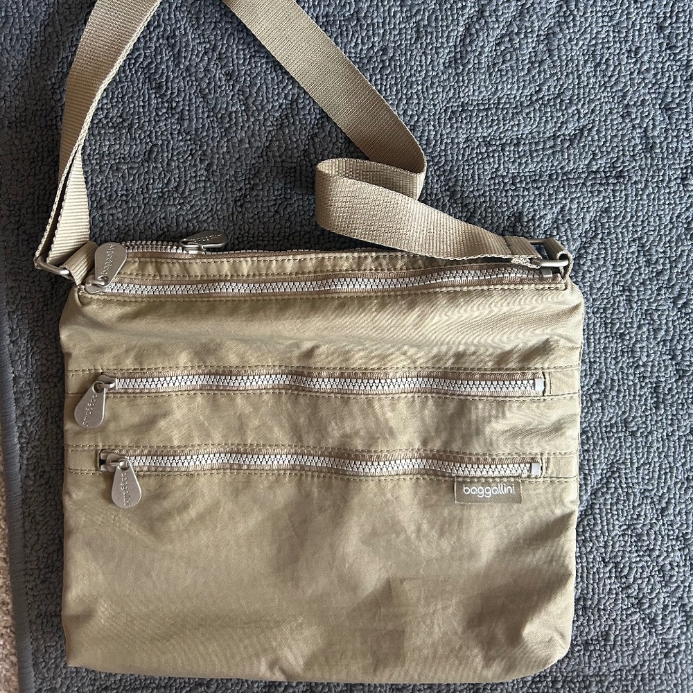 Baggallini Women’s Multi-Pocket Crossbody Bag Color Taupe